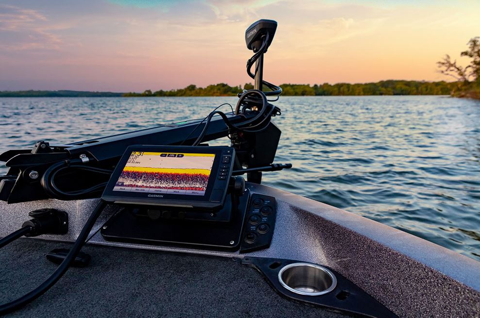 Garmin ECHOMAP UHD 73cv U.S. LakeVu g3 with GT24UHD-TM Transducer