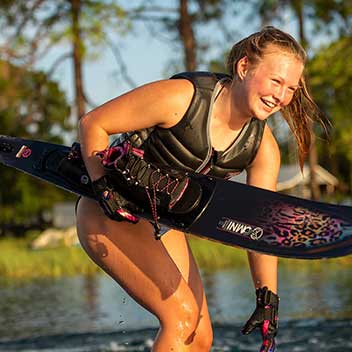 Waterskis