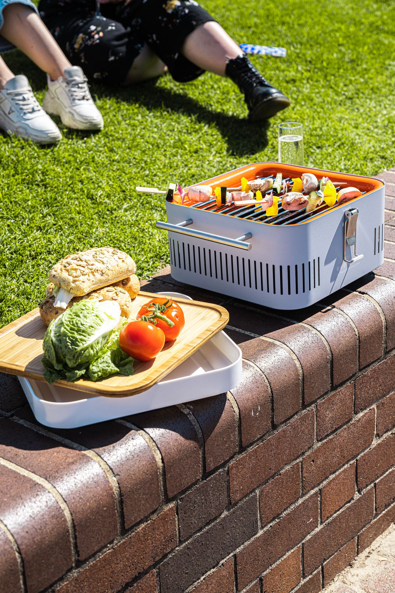 Portable & Compact Easy to transport, thanks to a high-quality durable and lightweight steel construction.