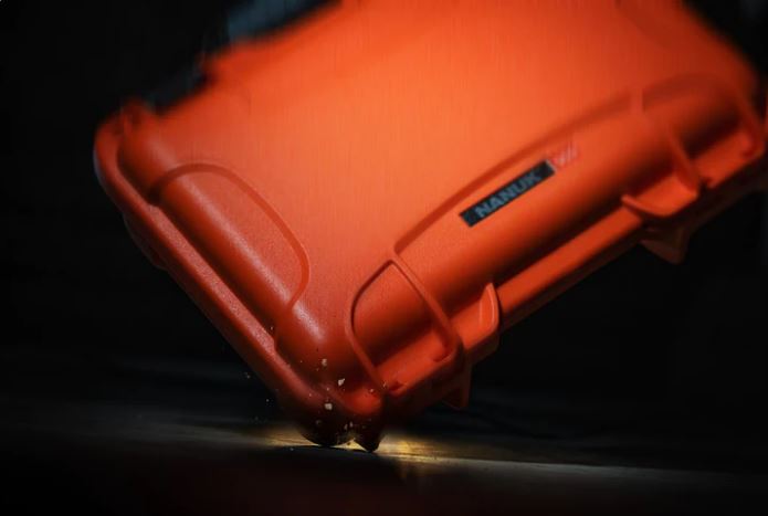 Changes in altitude, temperature, humidity and geographic location create a “vacuum lock” which can effectively seal a case shut. NANUK's integrated auto-pressure valve equalizes this atmospheric pressure difference. Using state-of-the-art technology, the micro vent allows air to pass through while preventing water from entering.