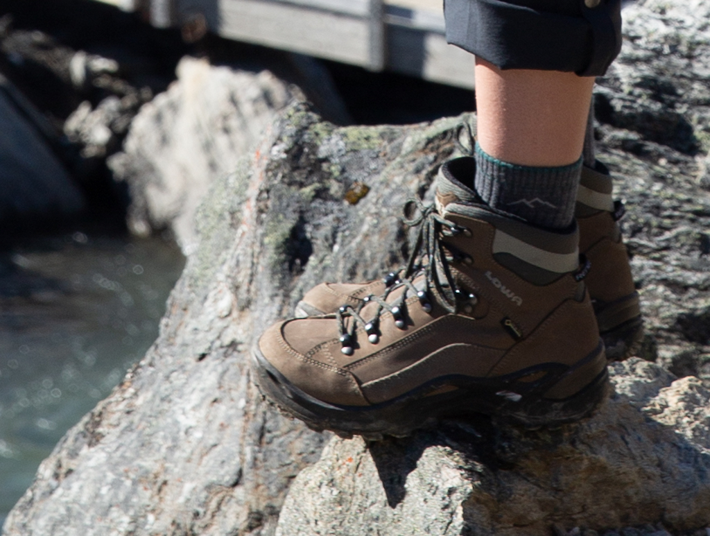 How Should Hiking Boots Fit? - SunnyScope